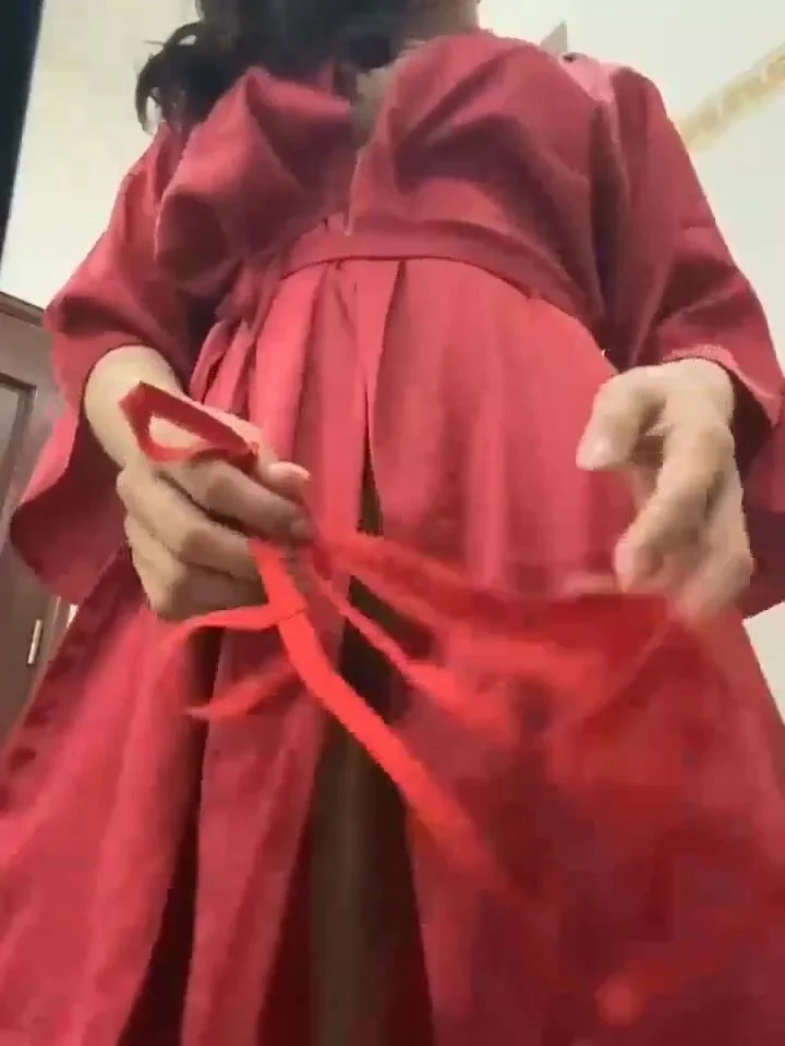 anh-sua-dienn-may-man-va-co-chu-nha-thieu-thon