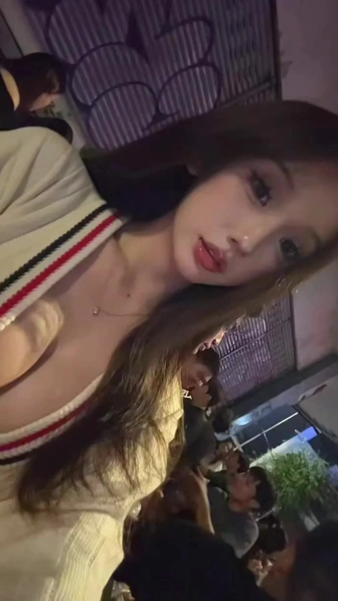 be-hot-girl-truong-rmit-mat-xinh-vu-to-cuc-dam-dang-phan-1