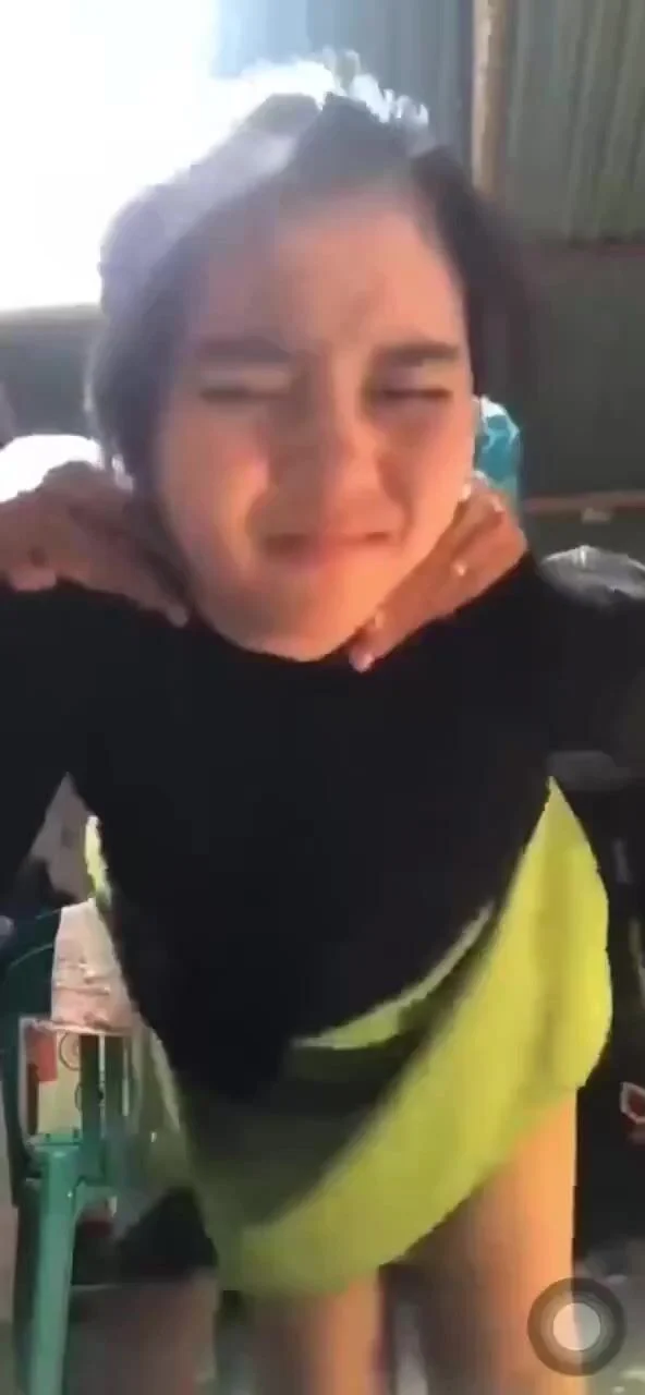 dit-dua-em-ke-xinh-moi-lon-khi-khong-ai-o-nha-con-quay-lai-lam-ki-niem