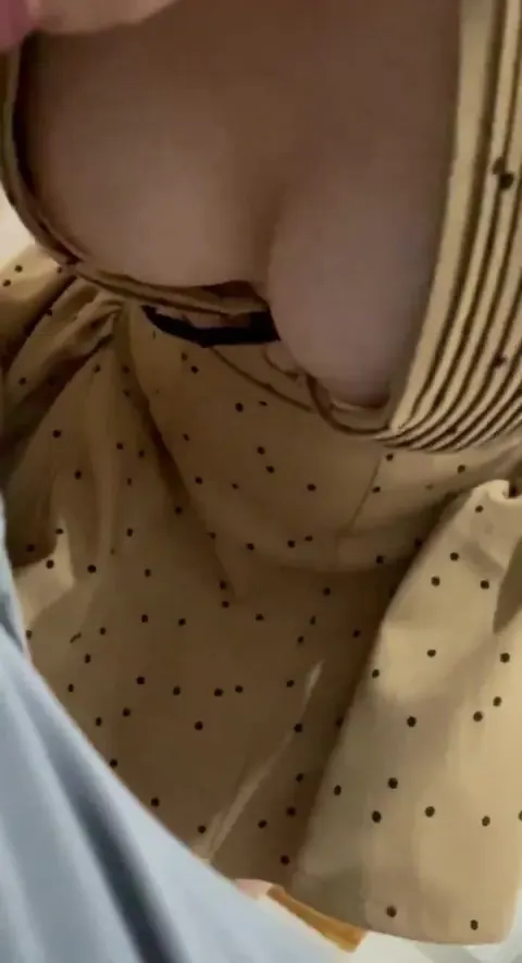 Đi ăn cưới được người yêu cú vú to bú mút con cu cho dâm đãng